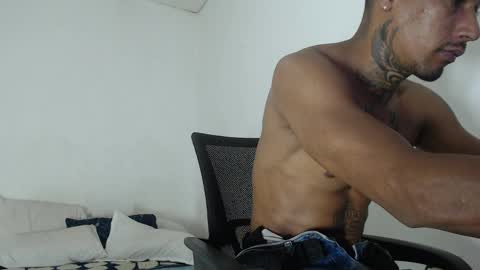 hunting_blondes online show from April 1, 3:53 pm