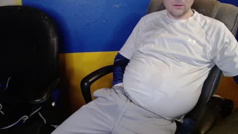 Snapshot of huskyguy chatting on December 31, 4:49 am Huskyguy online show from December 31, 4:49 am