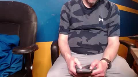Snapshot of huskyguy chatting on February 2, 4:05 am Huskyguy online show from February 2, 4:05 am