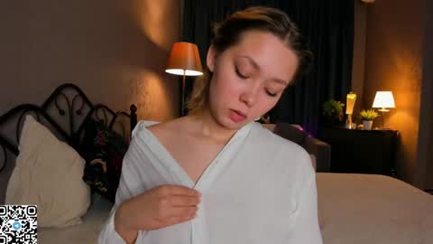 Ayla online show from December 9, 5:08 pm