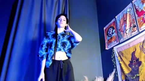 Hyeon Jin online show from February 10, 11:45 pm