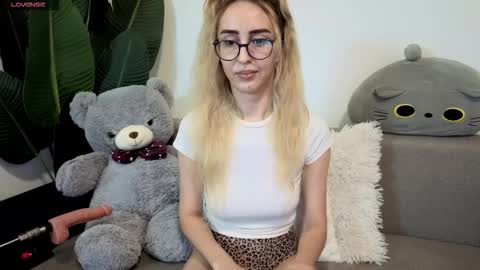 Emma Ava online show from November 7, 8:06 am