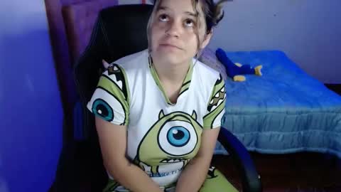 Snapshot of hyun22148625 chatting on September 16, 4:15 am Hello Im Julieta Im 25 years old and I love being here. Thank you for visiting my living room. The only rule is that you hap online show from September 16, 4:15 am