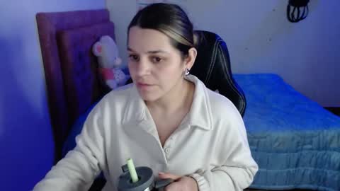 Hello Im Julieta Im 25 years old and I love being here. Thank you for visiting my living room. The only rule is that you hap online show from September 25, 2:40 am