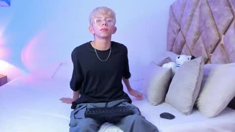 Son Hyunjin online show from January 15, 8:06 pm