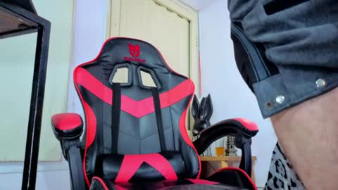 kelvis online show from April 5, 9:39 am