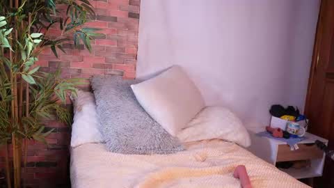 Snapshot of i_am_lucy1 chatting on February 11, 9:31 am Lucy online show from February 11, 9:31 am