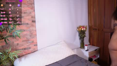Snapshot of i_am_lucy1 chatting on February 21, 9:56 am Lucy online show from February 21, 9:56 am