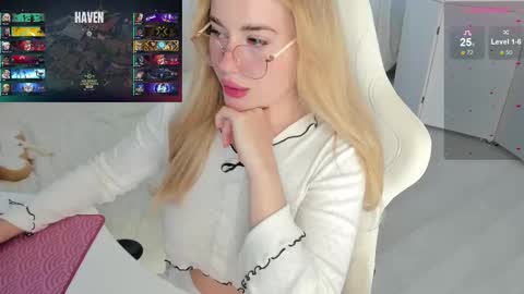 HiI am  EvaPVT is open  online show from September 23, 2:44 pm