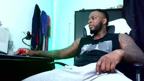 Mr H Independent model online show from October 22, 2:59 am