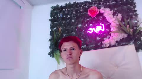 iam_lukas__ online show from November 7, 5:32 am