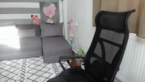 Baby Gal online show from November 18, 8:17 am