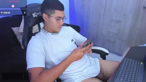 Snapshot of iamdylan777 chatting on February 10, 9:58 am Dylan independent model online show from February 10, 9:58 am