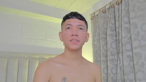 Snapshot of iamjulian_ chatting on January 29, 11:41 am Juliiiiian online show from January 29, 11:41 am