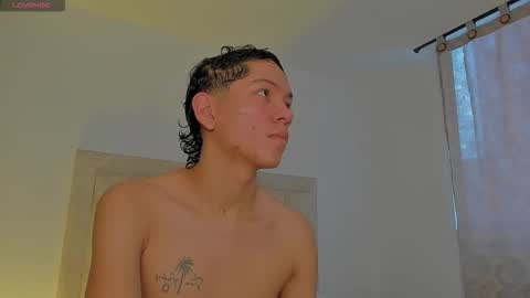 Snapshot of iamjulian_ chatting on September 18, 11:47 am Juliiiiian online show from September 18, 11:47 am