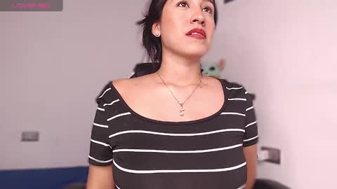 Snapshot of iamlara1 chatting on January 18, 3:42 am Lara online show from January 18, 3:42 am