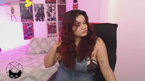 Snapshot of iammari_ chatting on September 9, 2:22 am Mari online show from September 9, 2:22 am