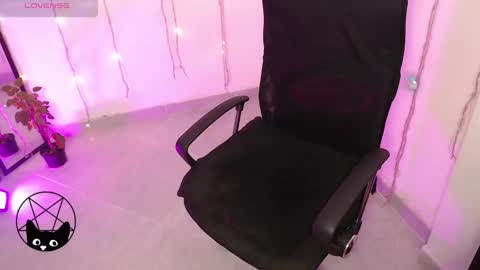 Snapshot of iammari_ chatting on March 4, 3:00 am Mari online show from March 4, 3:00 am