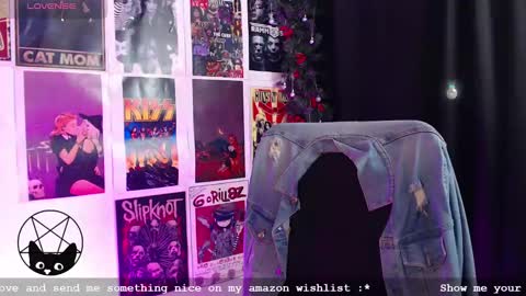 Snapshot of iammari_ chatting on January 1, 1:47 am Mari online show from January 1, 1:47 am