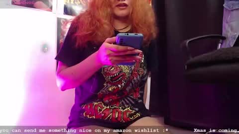 Snapshot of iammari_ chatting on December 8, 12:46 am Mari online show from December 8, 12:46 am