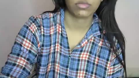 iamHotTaara online show from February 8, 4:36 am