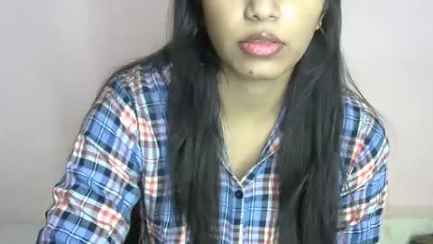 iamHotTaara online show from February 4, 3:54 am