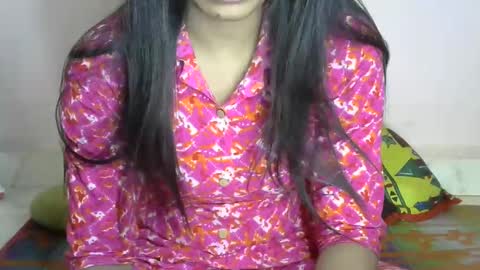 iamHotTaara online show from March 7, 5:28 pm