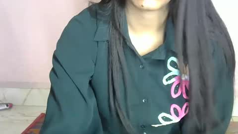 iamHotTaara online show from March 4, 9:51 am