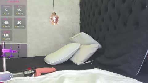 Snapshot of ian_castillo_ chatting on February 13, 11:17 am IAN CASTILLO online show from February 13, 11:17 am