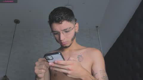 Snapshot of ian_castillo_ chatting on March 10, 11:12 am IAN CASTILLO online show from March 10, 11:12 am