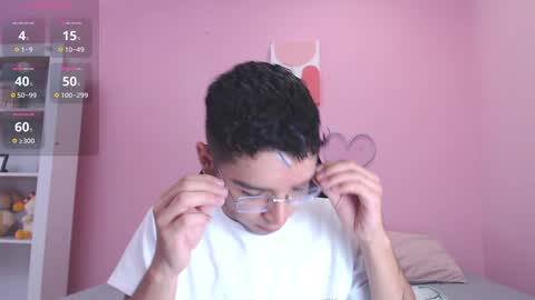 Snapshot of ian_castillo_ chatting on January 22, 11:23 am IAN CASTILLO online show from January 22, 11:23 am