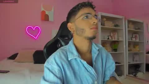 Snapshot of ian_castillo_ chatting on February 27, 11:06 am IAN CASTILLO online show from February 27, 11:06 am