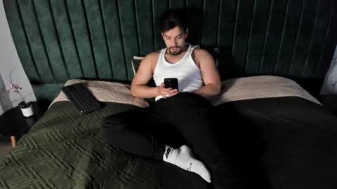 Ian Davis online show from September 25, 12:23 pm