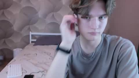 Ian Flor online show from April 5, 4:04 pm