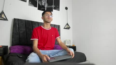 Ian Thompson online show from November 5, 7:32 am