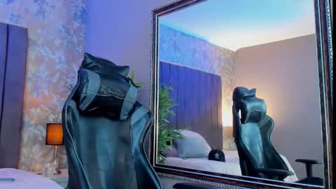 Ian White online show from September 14, 10:00 pm