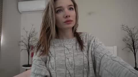 Snapshot of icedanielles chatting on February 9, 8:32 am Danielle online show from February 9, 8:32 am