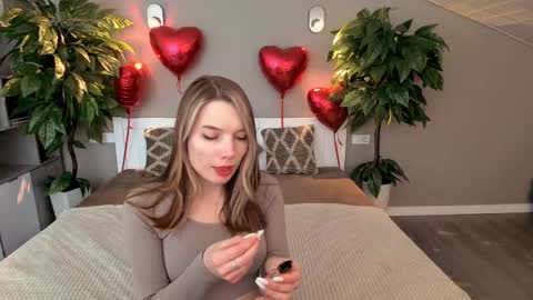 Snapshot of icedanielles chatting on February 13, 2:42 pm Danielle online show from February 13, 2:42 pm