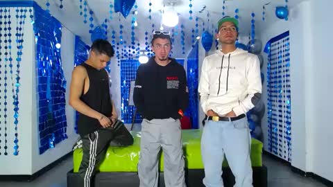 Snapshot of icevermilk chatting on January 28, 5:14 pm THOMAS AND DAMIAND online show from January 28, 5:14 pm