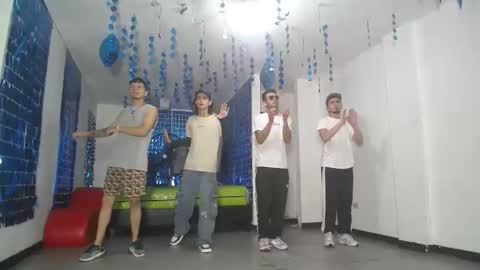 Snapshot of icevermilk chatting on February 28, 4:10 pm THOMAS AND DAMIAND online show from February 28, 4:10 pm