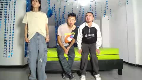 Snapshot of icevermilk chatting on February 24, 12:37 pm THOMAS AND DAMIAND online show from February 24, 12:37 pm