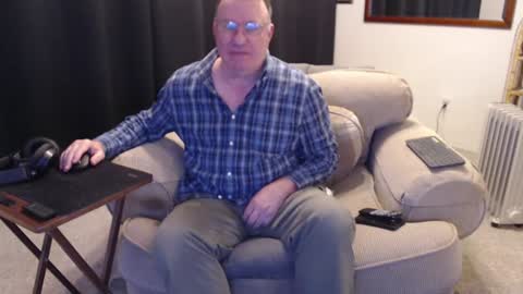 Snapshot of icihristopher chatting on December 5, 12:36 am Christopher online show from December 5, 12:36 am