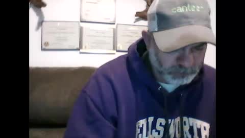 idkwhyidothis348732 online show from January 8, 11:54 am