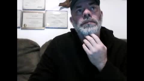 idkwhyidothis348732 online show from March 3, 12:17 pm