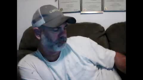 idkwhyidothis348732 online show from January 8, 1:42 am