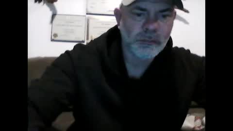 idkwhyidothis348732 online show from February 11, 12:04 pm