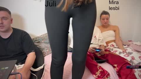 Julia and Mira online show from January 9, 4:39 pm