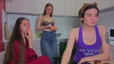 Julia and Mira online show from November 28, 10:22 am