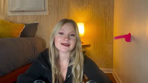 cassie online show from December 6, 3:35 am