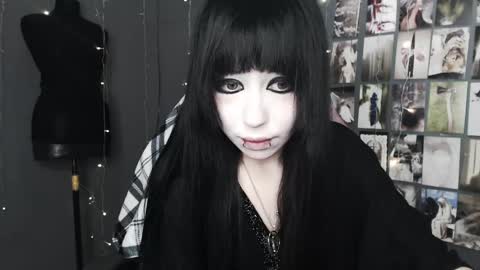 iiiiiiis online show from May 3, 10:05 pm